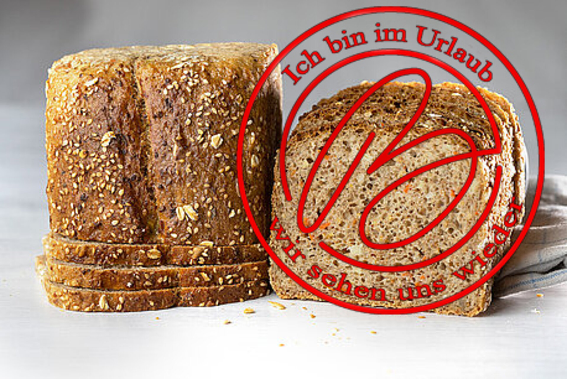 Das Brot Rumpelstilzchen mit rotem Stempel "Ich bin im Urlaub"